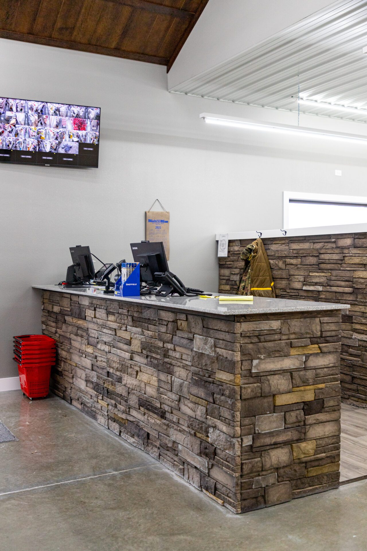 The front desk at Diamond Building Supply